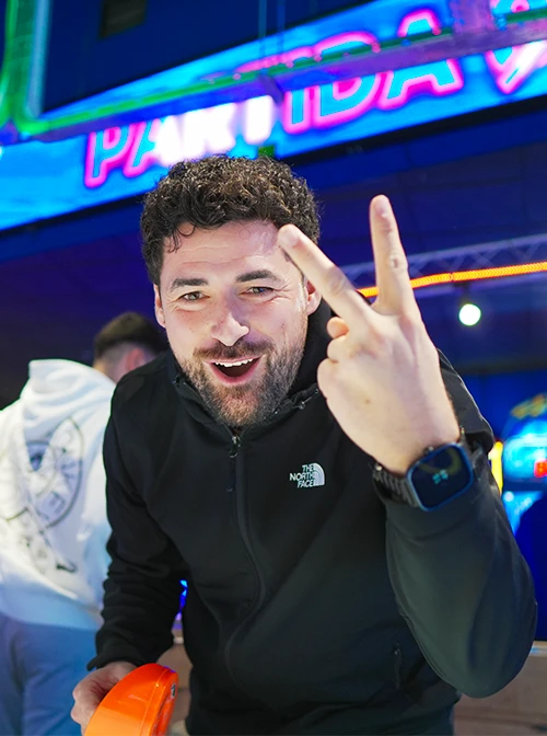 Divertido juego de bolos en Galaxy Park Bowling con personajes coloridos y estimulantes para niños.