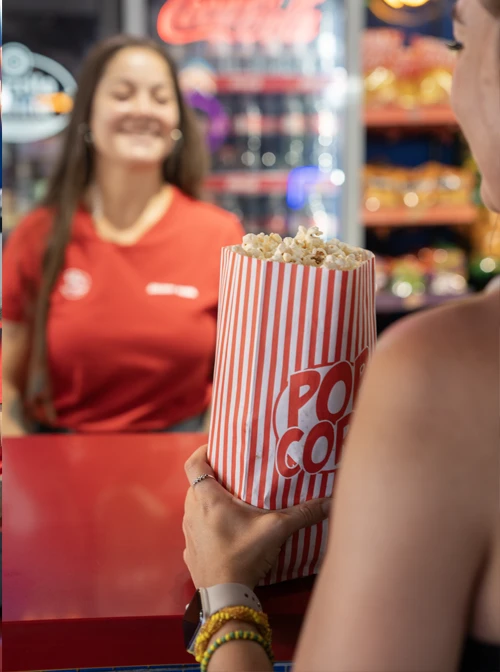 Divertido juego de bolos en Galaxy Park Bowling con personajes coloridos y estimulantes para niños.