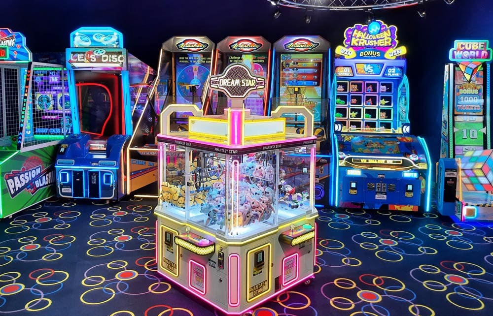 Divertido juego de bolos en Galaxy Park Bowling con personajes coloridos y estimulantes para niños.