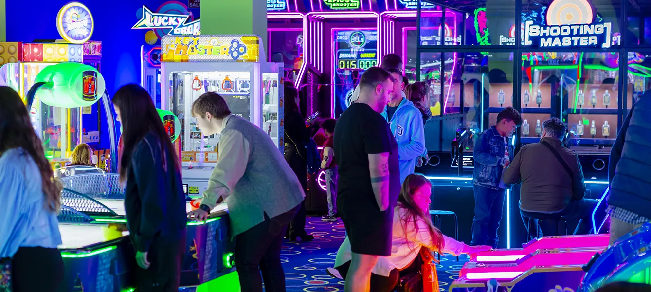 Divertido juego de bolos en Galaxy Park Bowling con personajes coloridos y estimulantes para niños.